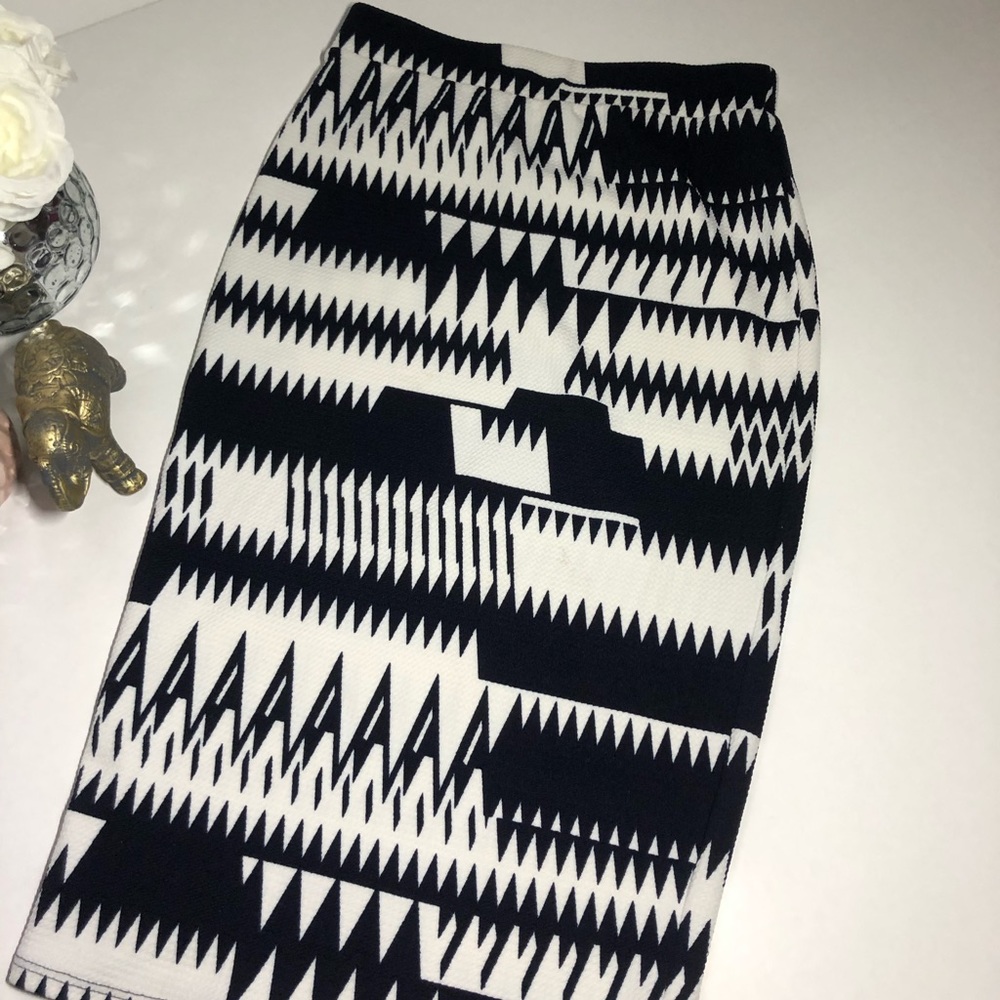 Pencil skirt spandex white and navy blue size M